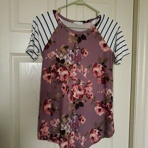 Reb & J. Short-Sleeved FloralTee in XS